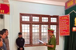 Bị dừng xe kiểm tra, thanh niên tông Cảnh sát giao thông bị thương