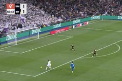 Pha bỏ lỡ gây bão của Mbappe