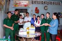 San sẻ yêu thương với nhân dân nơi biên cương Tổ quốc