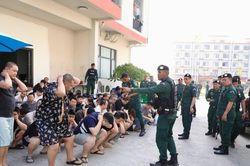 Campuchia bắt giữ hơn 2.000 nghi phạm lừa đảo trực tuyến