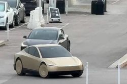 Tesla Cybercab lộ cổng sạc thủ công trước thời điểm sản xuất vào tháng 4
