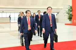 Đảng Cộng sản Việt Nam - ngọn cờ lãnh đạo sự nghiệp đổi mới và phát triển bền vững
