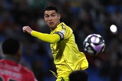 Lý do Ronaldo, Benzema nổi loạn