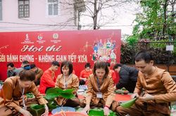 Râm ran thưởng Tết