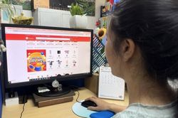 Xu hướng tiêu dùng Tết: Ưu tiên 'chốt đơn' online và ngày càng chuộng hàng Việt