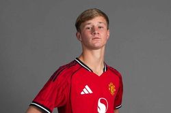 Jim Thwaites: 'Viên ngọc' Carrington giúp Man United tiết kiệm 100 triệu bảng ở hàng tiền vệ