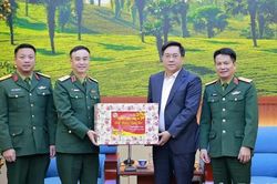 Trường Sĩ quan Chính trị thăm, chúc Tết tỉnh Phú Thọ