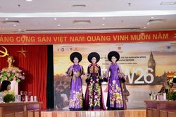 Áo dài Việt Nam lần đầu sải bước tại Tuần lễ Thời trang London 2026