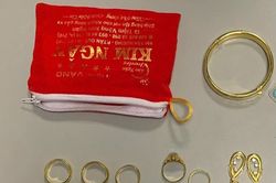 Hành khách bỏ quên túi xách chứa vàng tại sân bay ở Huế