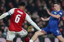 Chiếc áo Chelsea quá chật với Liam Delap sau thất bại trước Arsenal tại Carabao Cup