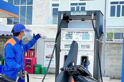Giá xăng tiếp tục tăng