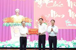 Chánh án Tòa án Nhân dân Tối cao Nguyễn Văn Quảng thăm, chúc Tết Thường trực Thành ủy