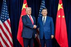 Ông Trump thông báo có cuộc điện đàm 'tốt đẹp' với ông Tập Cận Bình