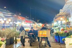 Đêm cuối năm ở chợ hoa lớn nhất Hà Nội