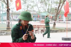 Học sinh THPT ở Hà Tĩnh thi tài bắn súng tiểu liên AK, ném lựu đạn