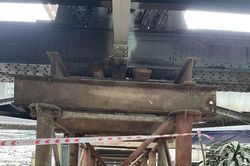 Cầu Long Biên gặp sự cố nghiêm trọng phải phong tỏa giao thông
