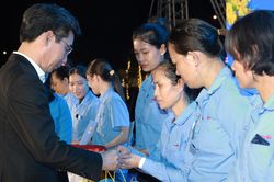 Đà Nẵng khai mạc Chợ Tết Công đoàn, tặng quà người lao động