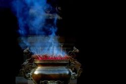 Có nên bốc bát hương vào dịp cuối năm?