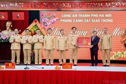 Chủ tịch UBND TP Hà Nội thăm và chúc Tết lực lượng CSGT Thủ đô