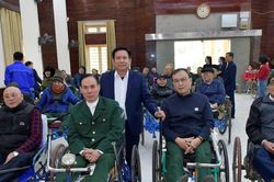 Nhiệt điện Phả Lại chăm lo, chúc Tết người có công