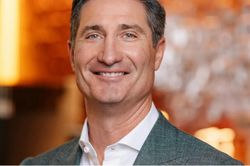 CEO Starbucks tung chiến lược thay đổi lớn để kéo khách hàng trở lại