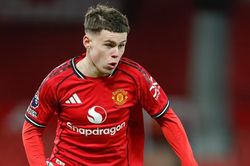 Con trai Rooney gây kinh ngạc