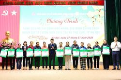 Tết ấm từ bàn tay phụ nữ