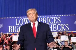 Đằng sau tuyên bố 'đánh bại' lạm phát của ông Trump