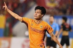 Ninh Bình mất ngôi vô địch lượt đi sau thất bại 1-2 trước HAGL