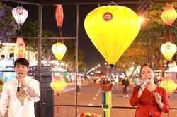Rộn ràng 'Chào Tết Bính Ngọ 2026' trên phố đi bộ Bạch Đằng