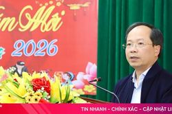 Bí thư Tỉnh ủy kiểm tra sẵn sàng chiến đấu, tặng quà Tết các hoàn cảnh khó khăn