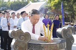 Tổng Bí thư Tô Lâm dâng hương tại Tây Ninh và TP Hồ Chí Minh