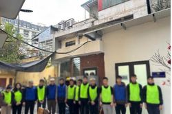 Tạm giữ nhóm đối tượng sử dụng bình xịt hơi cay, súng bắn pháo diêm gây rối trật tự công cộng