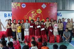 Mang Tết Nhân ái đến với trẻ em đường phố