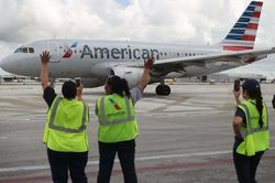Cuba cạn kiệt nhiên liệu bay, hàng không quốc tế lao đao