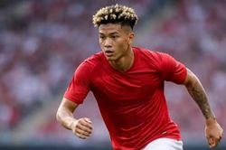 Chân dung cầu thủ gốc Việt Rahni Moreau Nguyễn về nước thử việc; Lý do MU từ chối chiêu mộ Cristiano Ronaldo