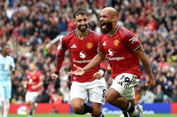 Carrick hồi sinh Manchester United bằng cặp bài trùng đáng sợ nhất Ngoại hạng Anh
