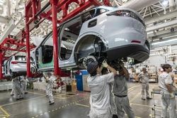 Năng lượng sạch thúc đẩy hơn 90% tăng trưởng đầu tư của Trung Quốc