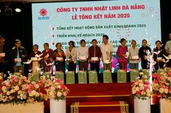 Tặng 80 suất quà, trị giá 80 triệu đồng cho người già, gia đình khó khăn phường Cẩm Lệ