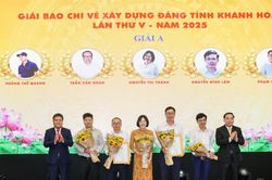 Kh&aacute;nh H&ograve;a trao Giải B&uacute;a liềm v&agrave;ng lần thứ V - năm 2025