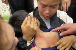 Học sinh lớp 1 bị 'nhốt' trong lớp nhiều giờ sau khi tan học
