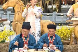 Hội chữ Xuân Bính Ngọ 2026 mở cửa đón giao thừa