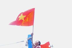 Vươn khơi khai thác hải sản xuyên Tết