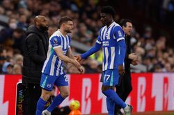 Khoảnh khắc lịch sử trong ngày Villa thắng Brighton