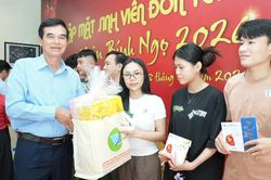 Giảng đường ấm áp mùa Xuân, vơi nỗi nhớ xa nhà