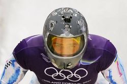 VĐV Ukraine bị loại khỏi Olympic vì mũ bảo hiểm thông điệp chính trị