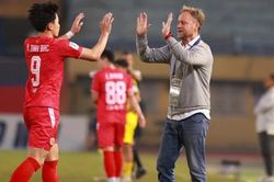 HLV Polking cảnh báo Đình Bắc sau màn hủy diệt 4-0 của CAHN tại AFC Champions League Two