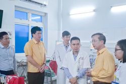 Ủy ban MTTQ Việt Nam tỉnh Nghệ An thăm, tặng quà Tết tại Bệnh viện Hữu nghị Đa khoa tỉnh