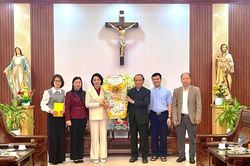 Phó Chủ tịch Thường trực Ủy ban MTTQ tỉnh Đỗ Thị Toán thăm, chúc Tết các cơ sở tôn giáo