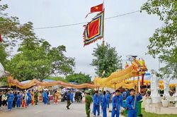 Ninh Bình: Nghiêm cấm cán bộ đi lễ chùa, lễ hội trong giờ hành chính